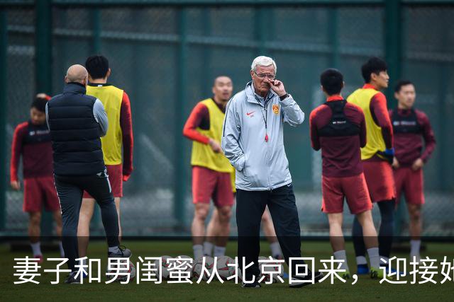 妻子和男闺蜜从北京回来，迎接她的不是丈夫质问，是亲妈耳光